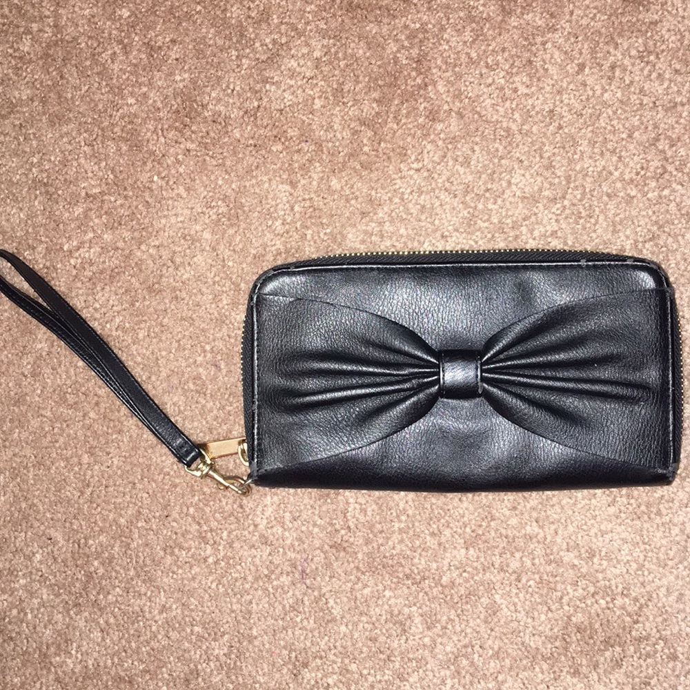Black wristlet